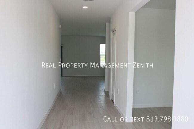Foto del edificio - 3649 Forest Path Dr