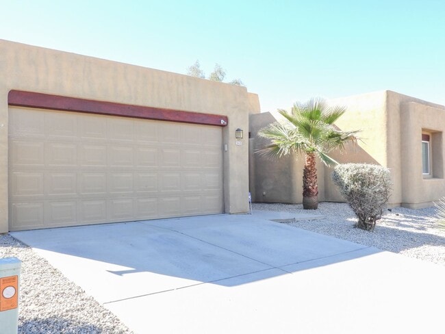 Building Photo - 4 Bedroom 2 Bath Home