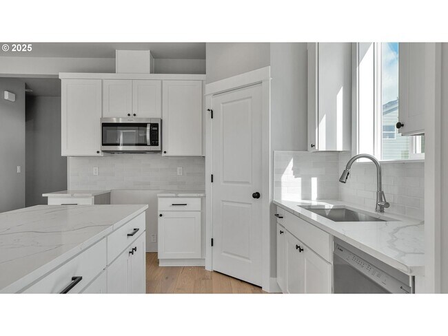 Building Photo - Newly Built Modern Open-Concept Condo with Island Kitchen, Granite Counters and a Deck