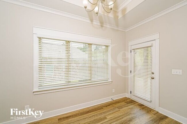 Foto del edificio - 1360 Woodridge Pl