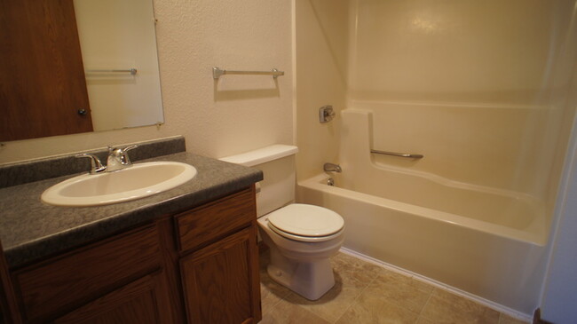 Building Photo - 1216 Northpoint Dr