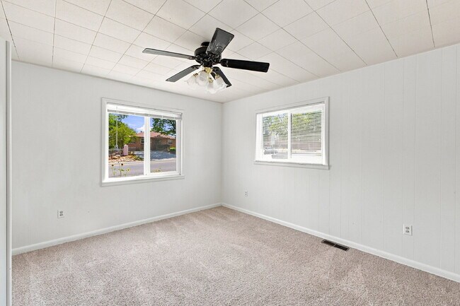 Foto del edificio - $2,740.95 with $300 Off The First Month's Rent, 4 Beds - 2 Bath, Single Family Home in Denver wit...