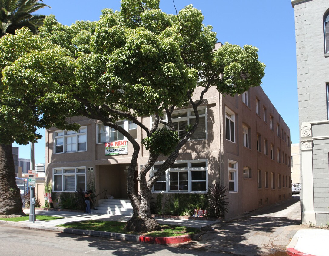 Building Photo - Elm