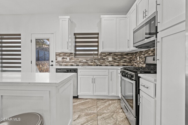 Building Photo - 6315 Escondido Dr