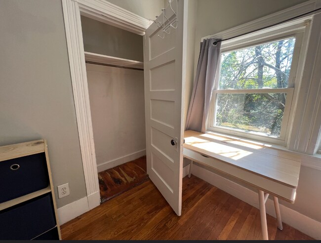 Building Photo - Great Brookline 6-bed, 2-bath apt in Brookline available for 9/1/26!