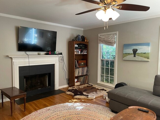 Building Photo - Three Bedroom Available on Eastside