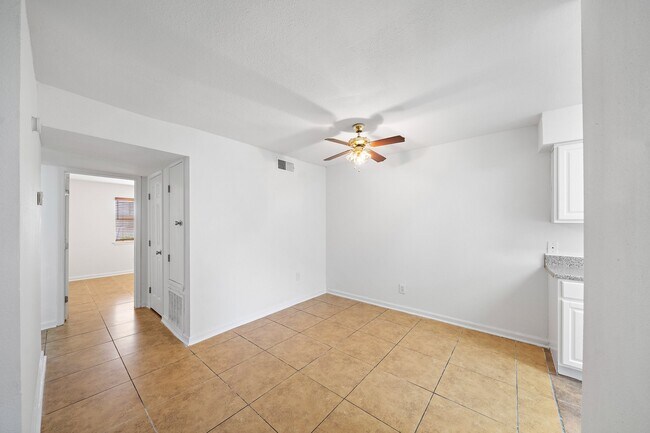 Foto del edificio - 2828 61st St