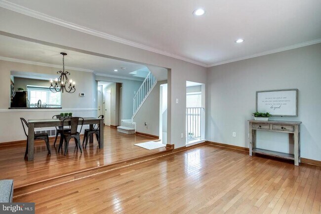 Foto del edificio - 8822 Birchwood Way