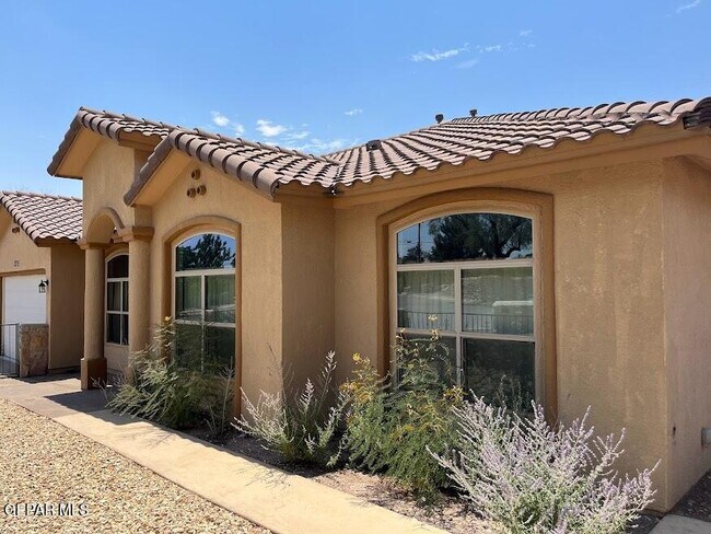 Building Photo - 3715 Laguna Ln