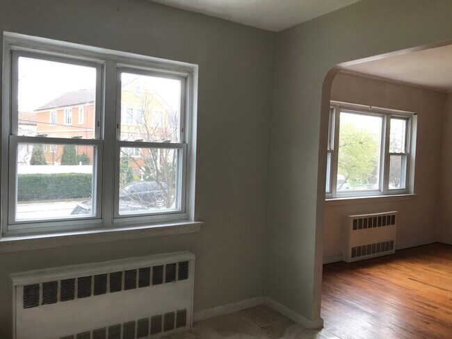 Building Photo - 15043 Bayside Ave
