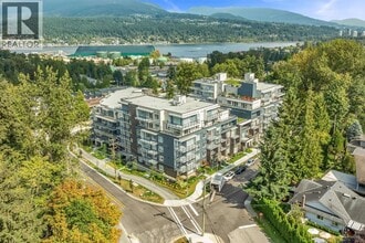 Building Photo - 2002 St George St