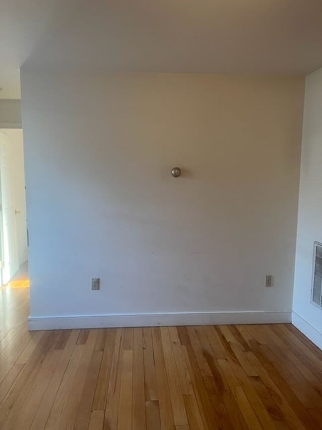 Building Photo - 215 Taylor St