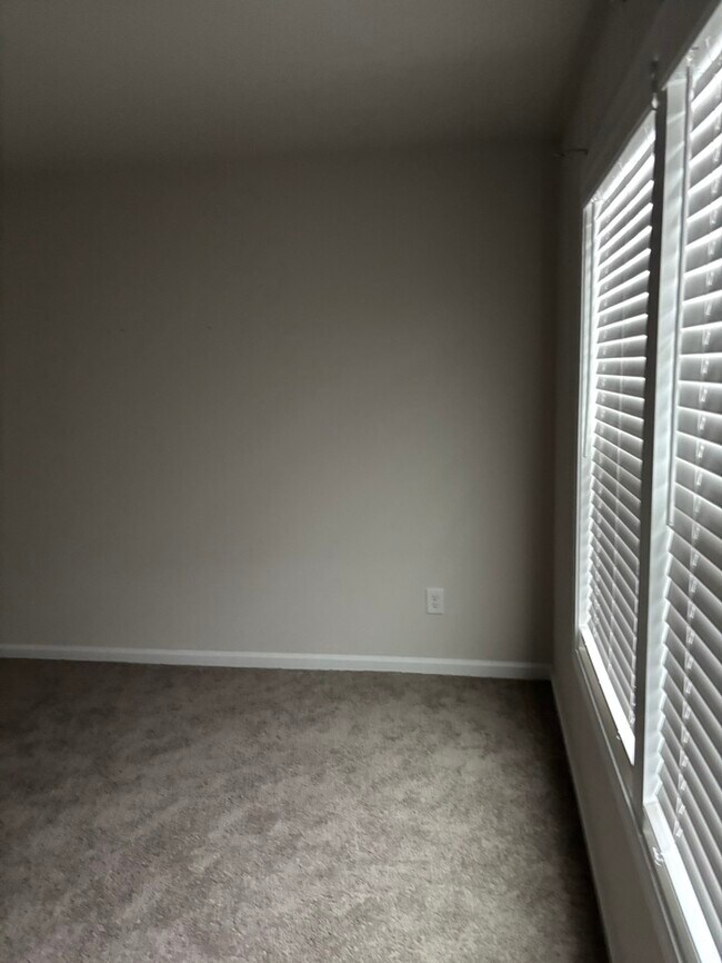 Foto del edificio - 1057 Field Strip Rd