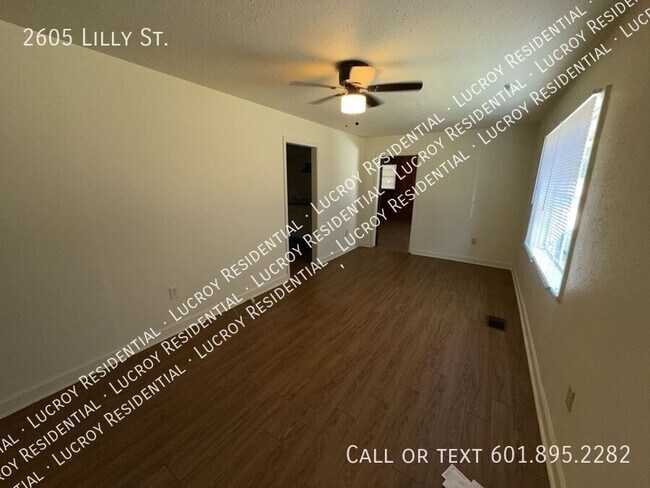Building Photo - Welcome to this charming 4-bedroom, 2-bath...