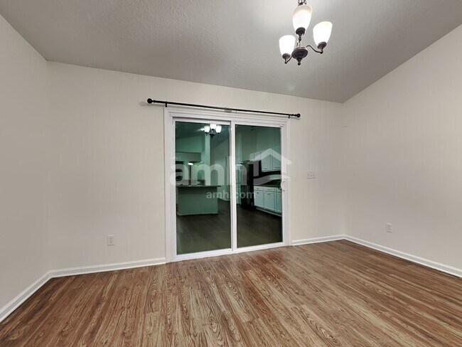 Foto del edificio - 76083 Deerwood Dr