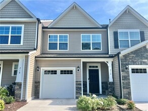 Building Photo - 216 Oakchest Ct