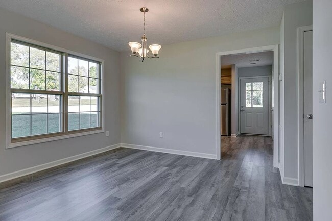 Building Photo - Spacious ranch style 2-bedroom, 2 bath duplexes located in Manchester!