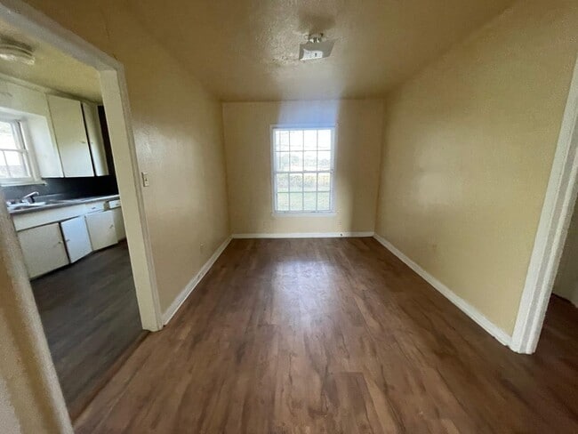 Foto del edificio - 5345 E Parkway Dr