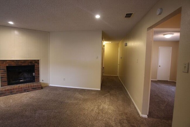 Foto del edificio - Adorable 3 Bedroom Duplex in Tyler Availab...