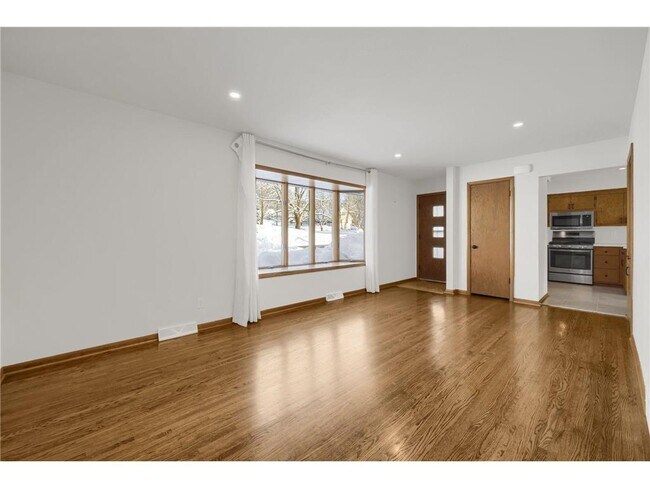Building Photo - 1801 Victoria Cir
