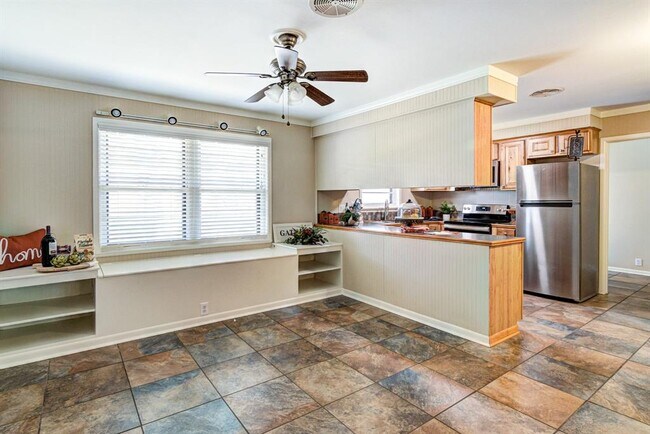 Foto del edificio - 500 Kessler Blvd