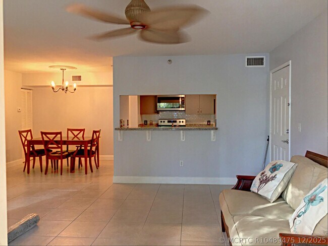 Building Photo - 160 Yacht Club Way