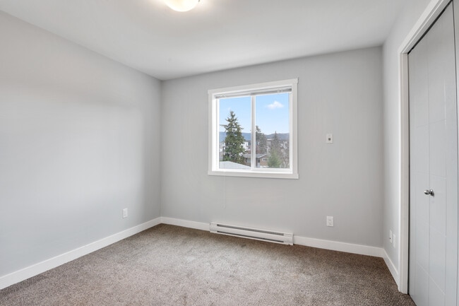 Building Photo - Summitview Heights Apartments