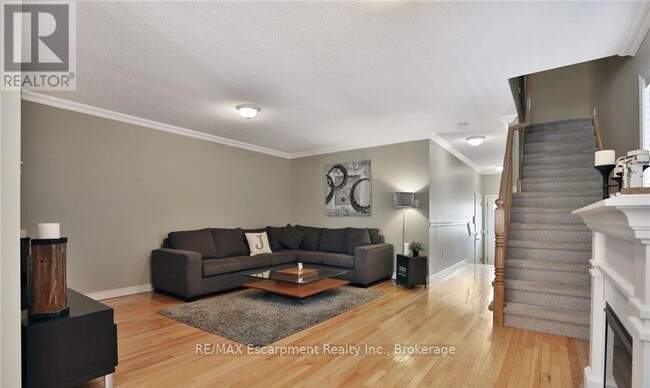 Photo du bâtiment - 1486 Warbler Rd