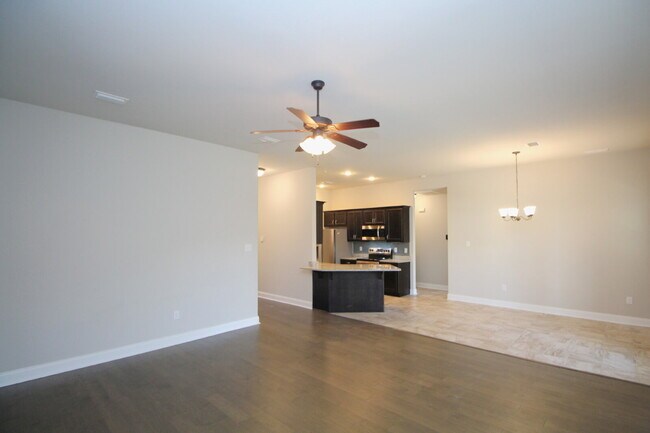 Foto del edificio - Spacious 3-Bedroom, 2-Bath Brick Home in N...