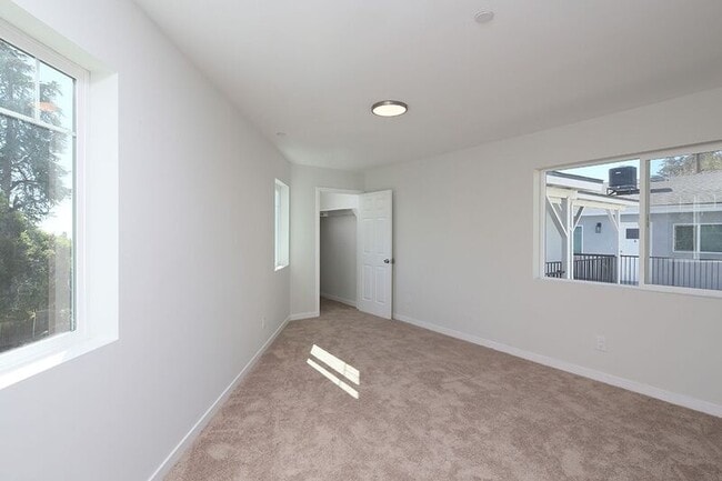 Building Photo - 4360 Ocean View Blvd