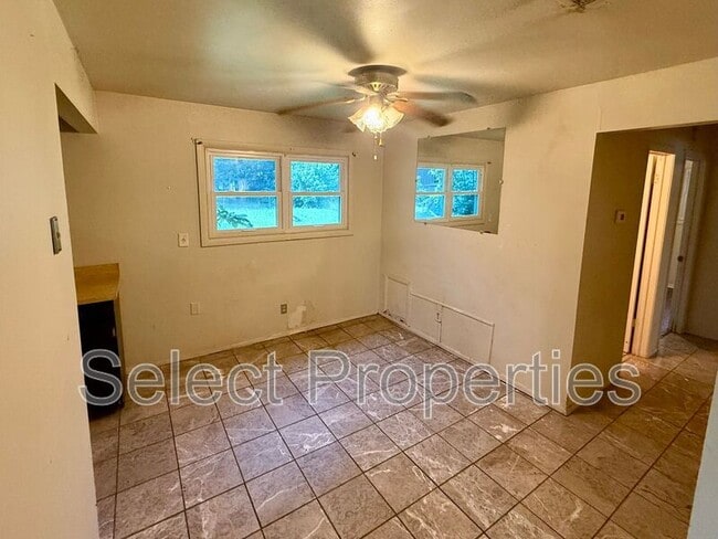 Building Photo - 3401 Fairview Dr