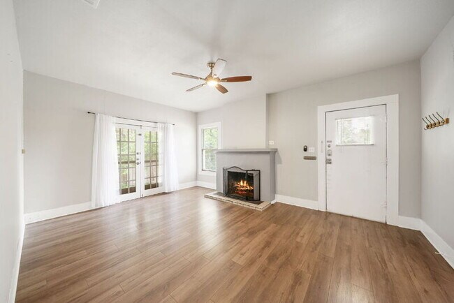 Foto del edificio - 629 E Woodlawn Ave
