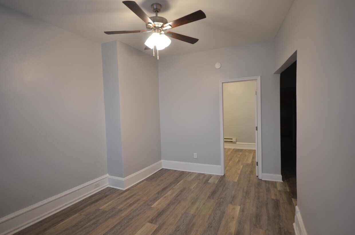Foto principal - 5333 W Girard Ave
