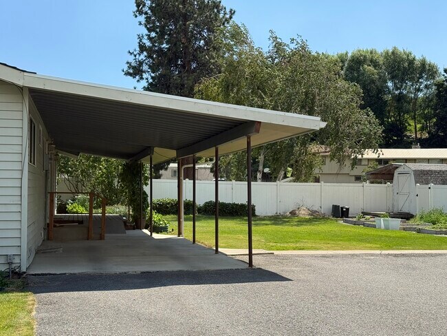 Building Photo - 22 Dietrich Rd