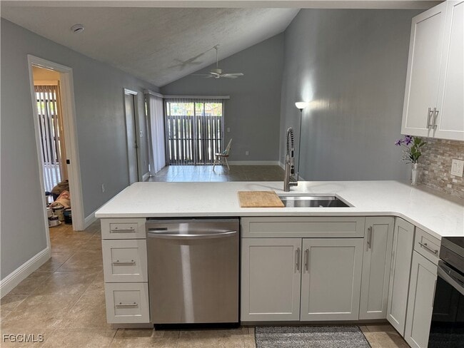 Building Photo - 6331 Royal Woods Dr