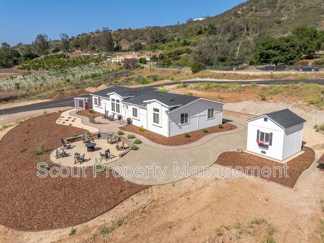 Foto del edificio - 471 Stewart Canyon Rd