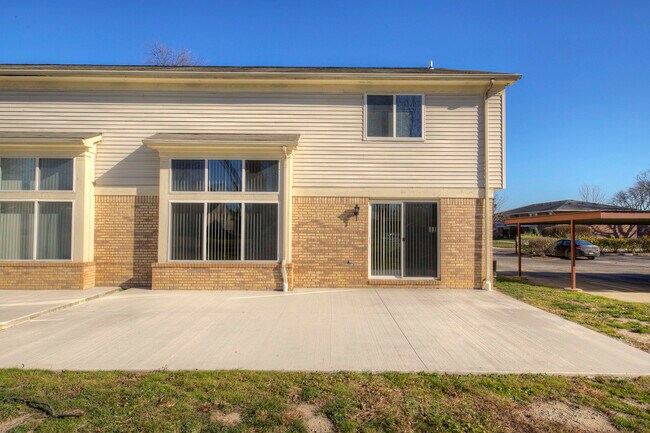 Building Photo - 15111 Fairfield St