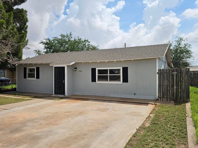 Building Photo - 709 S Benton St