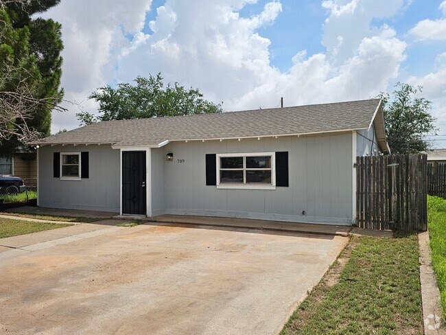 Building Photo - 709 S Benton St