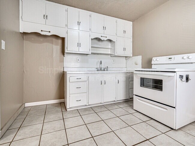 Foto del edificio - 4001 N Rockwell Ave