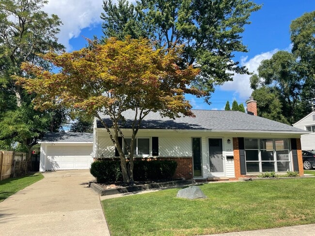 Building Photo - Just Listed! Rochester Hills 3-Bedroom, 1....