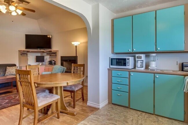Foto del edificio - 7445 McGregor Ln