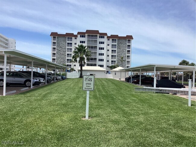 Foto del edificio - 6900 Estero Blvd