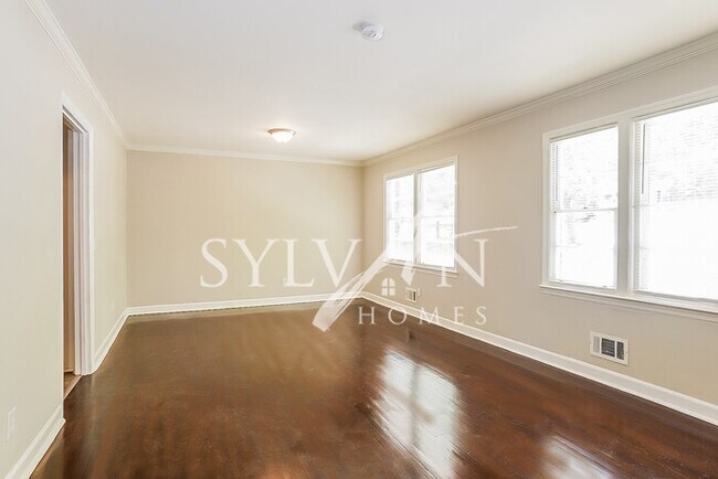Building Photo - Nice 3BR 2BA Brick Home