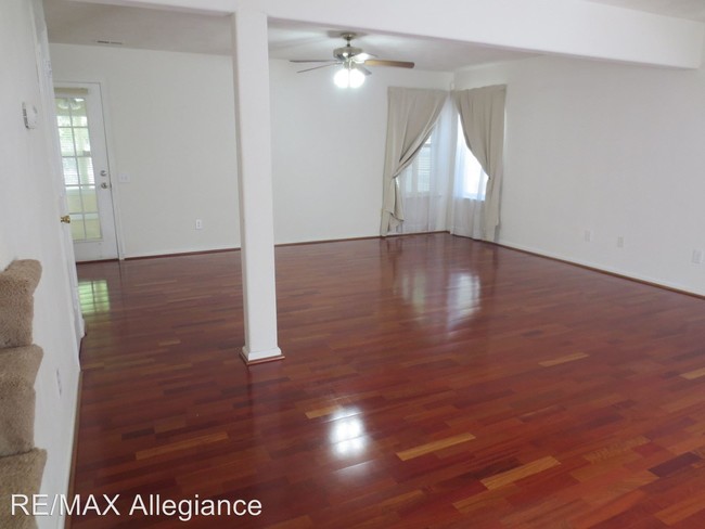 Building Photo - 3132 Guardhouse Cir