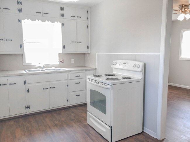 Foto del edificio - 1101 65th-RUBS -For Sale