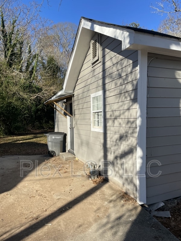 Building Photo - 120 Burr St