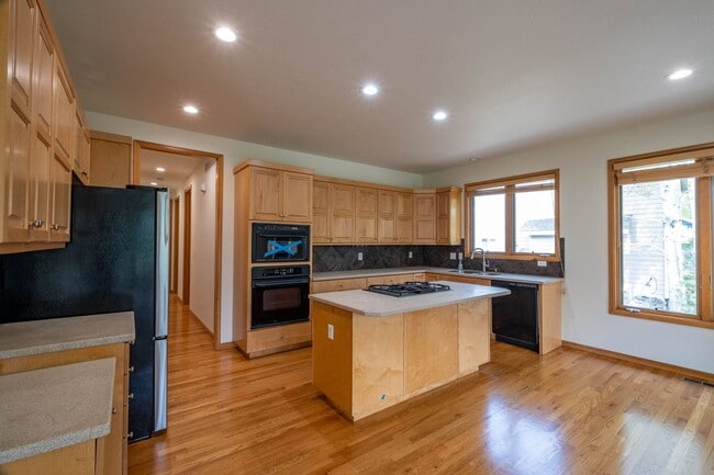 Foto del edificio - 4 Bed 3 Bath Home in Highlands Meadows - Windsor!