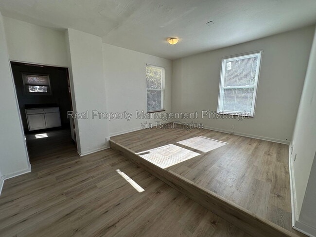 Building Photo - 208 Rolfe St