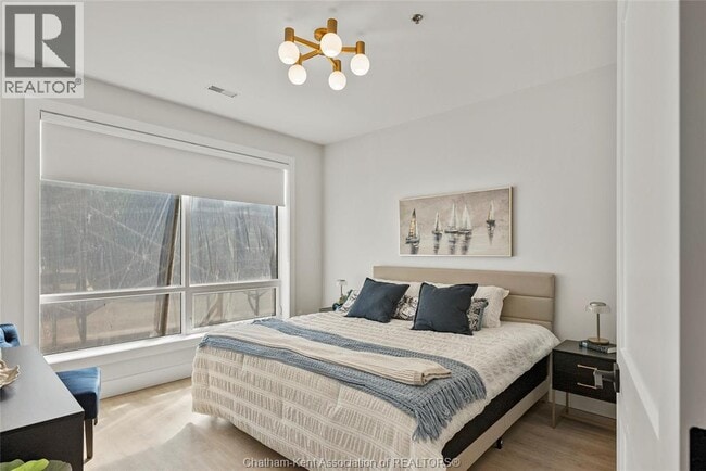 Building Photo - 364 Grand Ave E